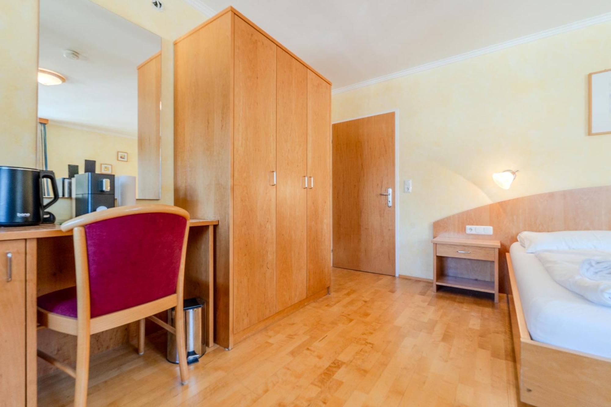 Whats-App Self-Check-In - Villa Maria Theresia Bad Goisern Room photo